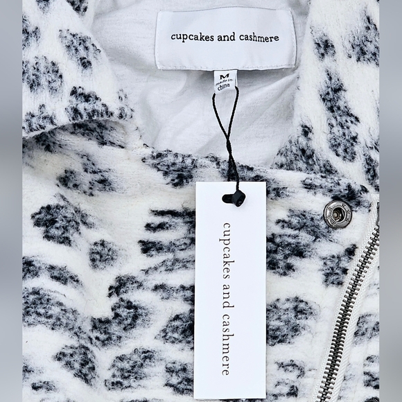 NWT Cupcakes And Cashmere Moto-Styled Knit Bracken Jacket Animal Print Medium - Picture 5 of 8
